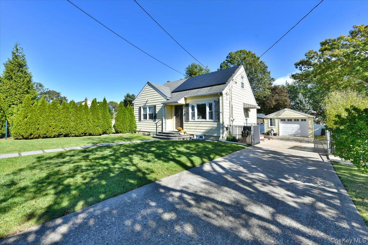 95 Wright Avenue, Babylon, NY 11729 — photo 2