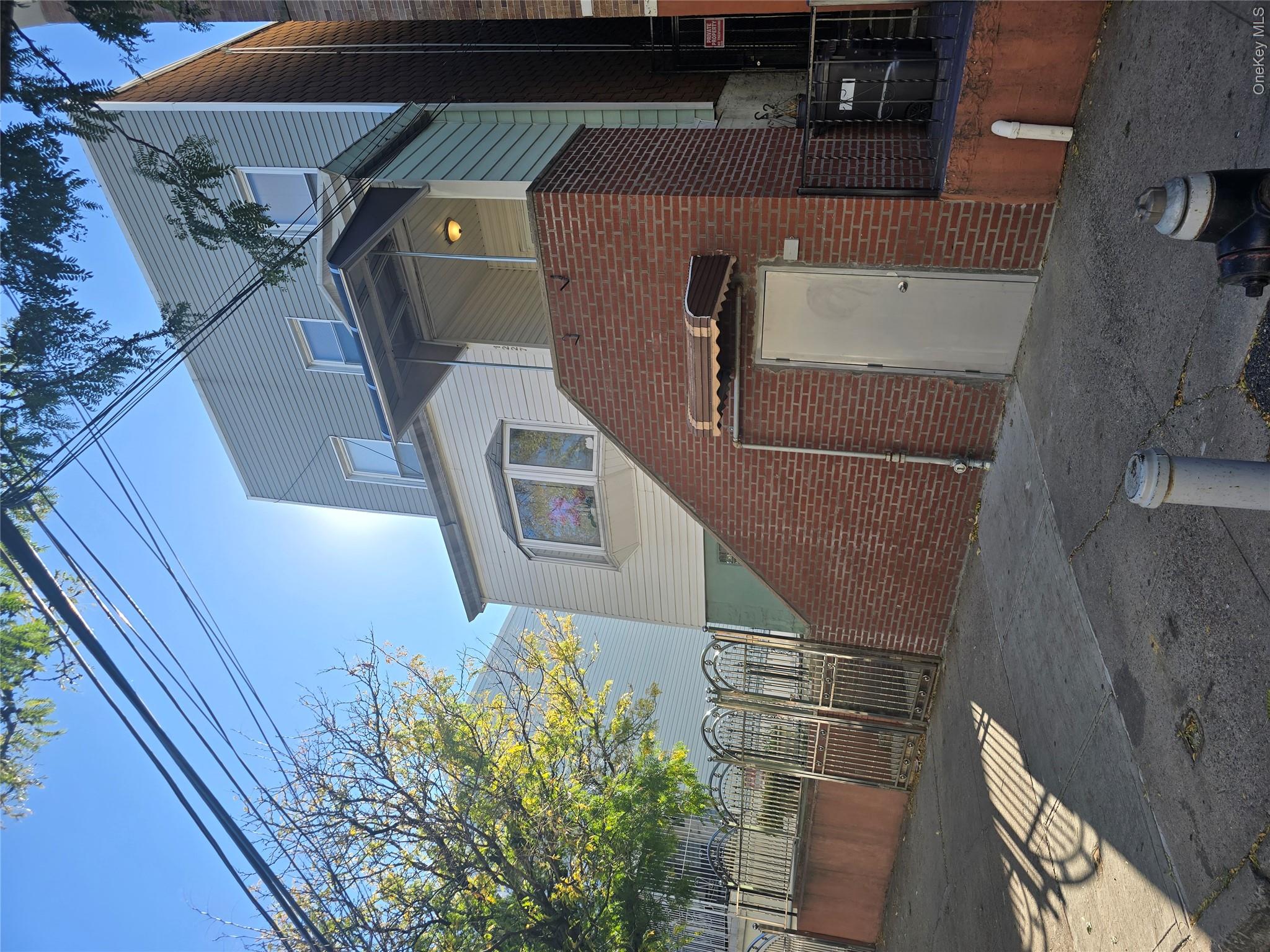 Home in New York, NY 10472 — photo 2