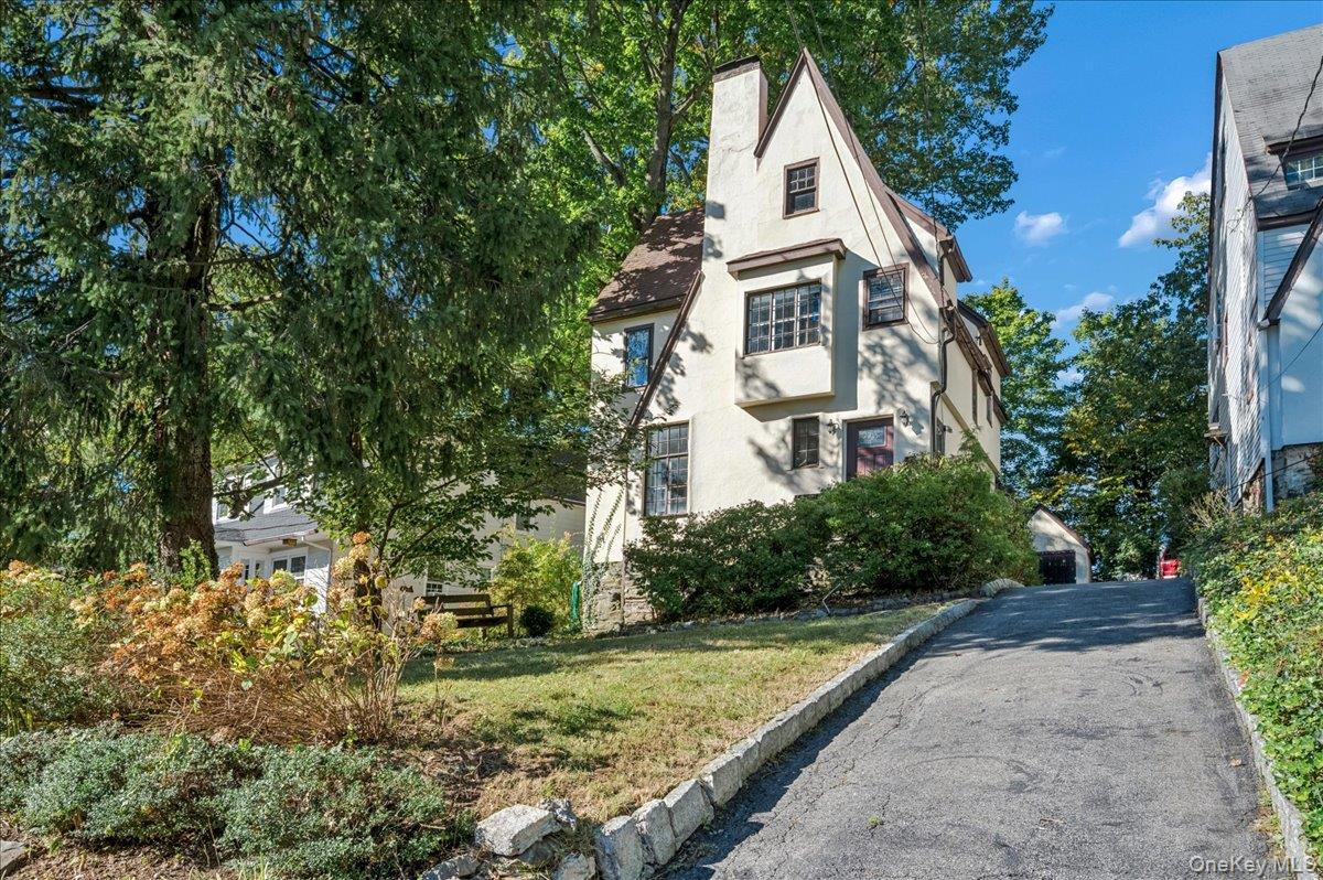 321 Bronxville Road — photo
