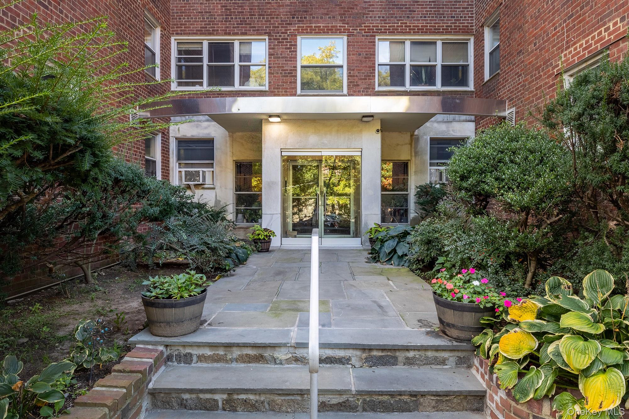 1234 Midland Avenue Unit 4H — photo
