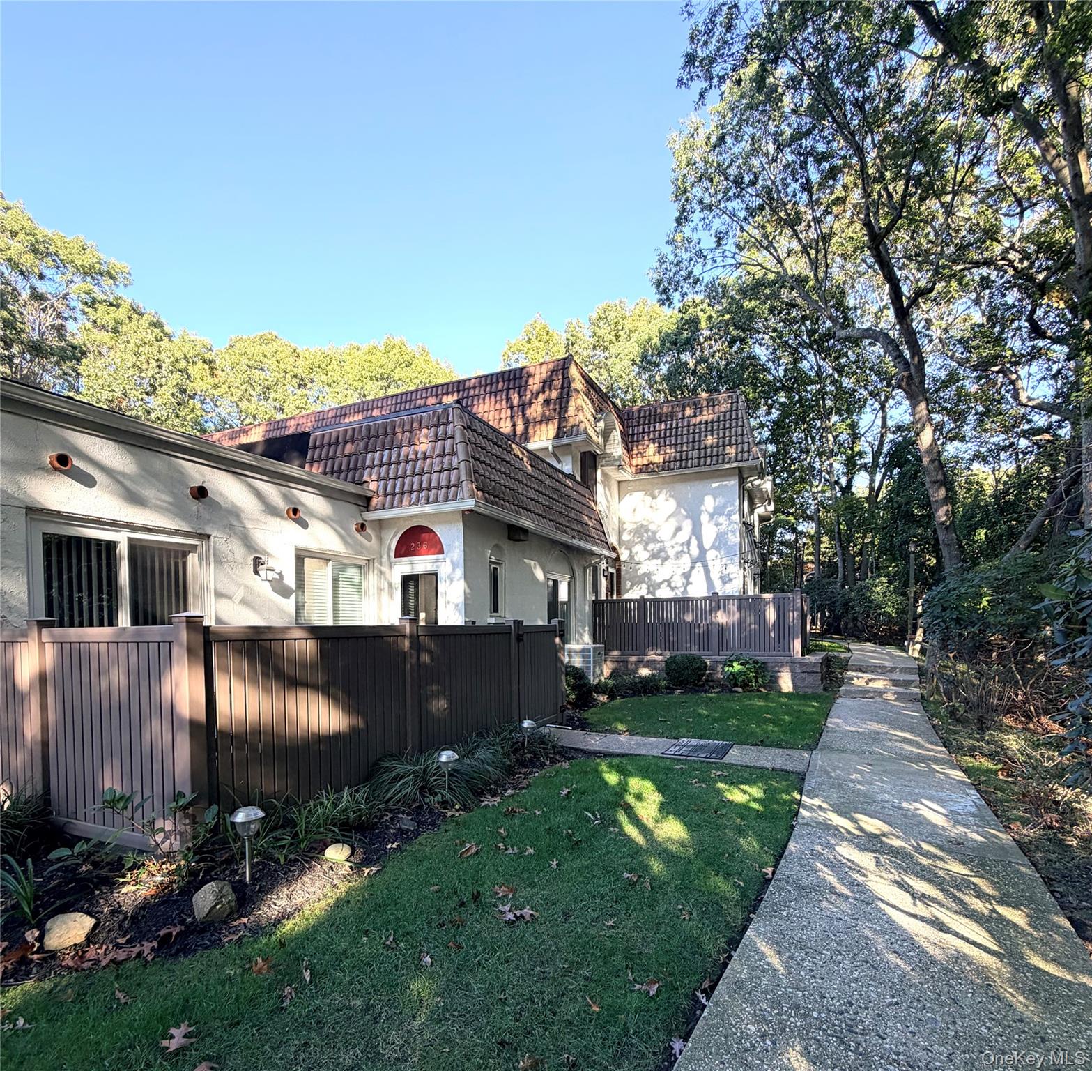 236 Skyline Drive — photo