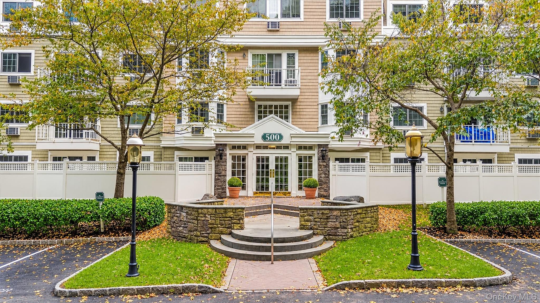 500 Pondside Drive Unit 2C — photo
