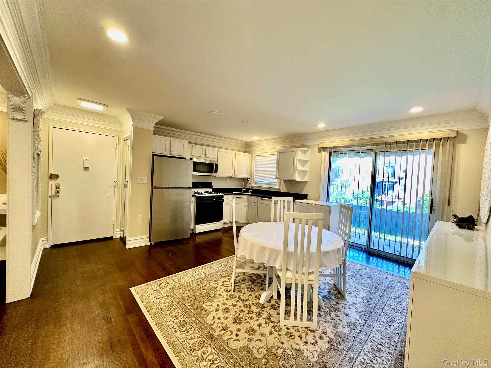 2 Oxford Court Unit 8012 — photo