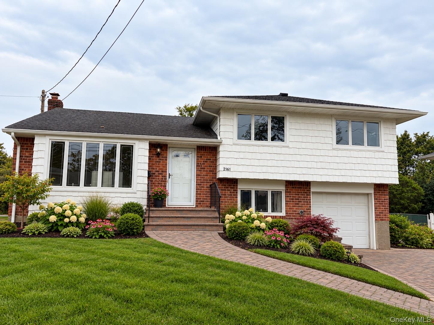 2161 Isabelle Court — photo