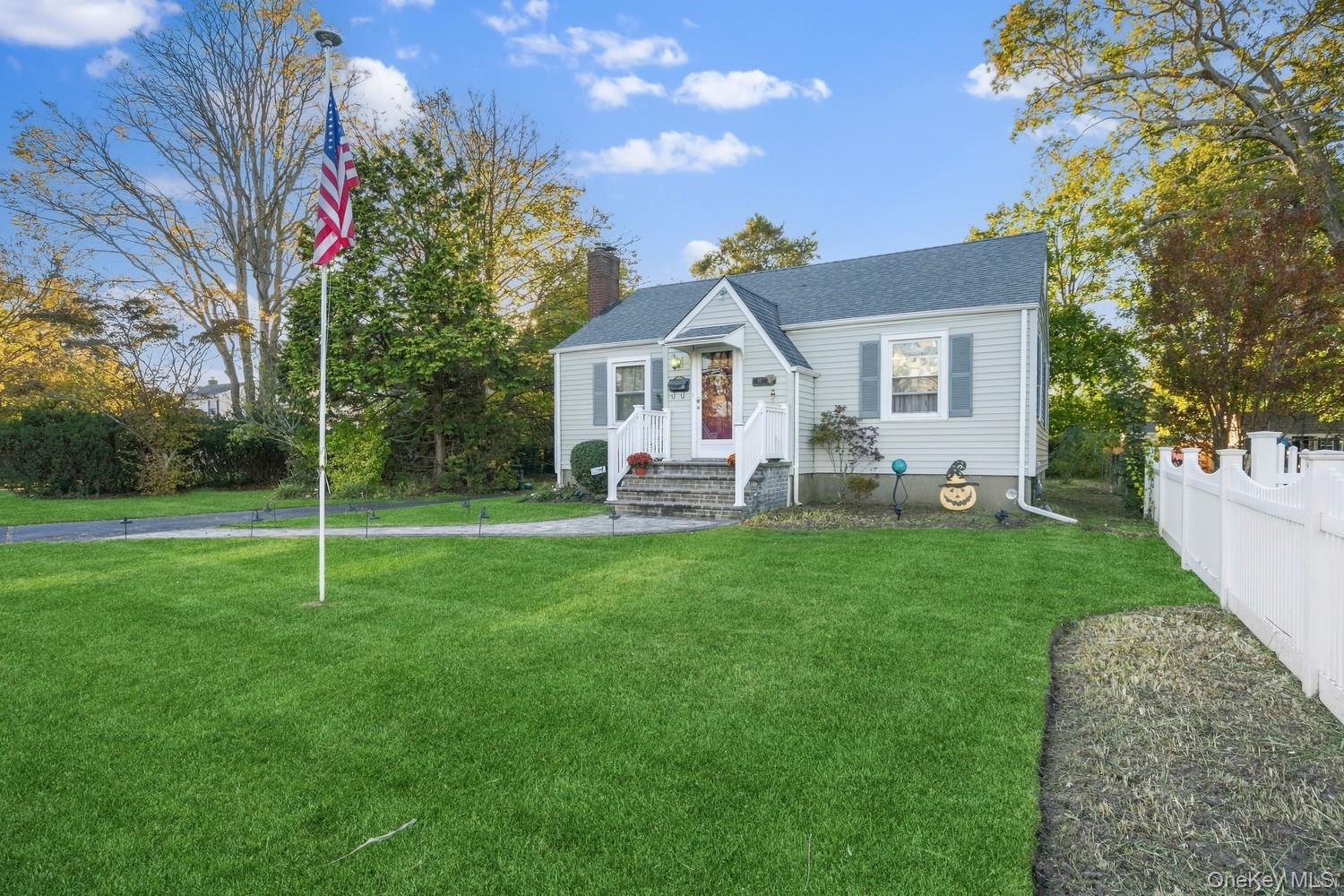 82 Pardee Avenue, Islip, NY 11751 — photo 2