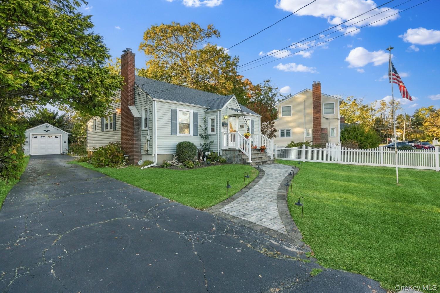 82 Pardee Avenue, Islip, NY 11751 — photo 3