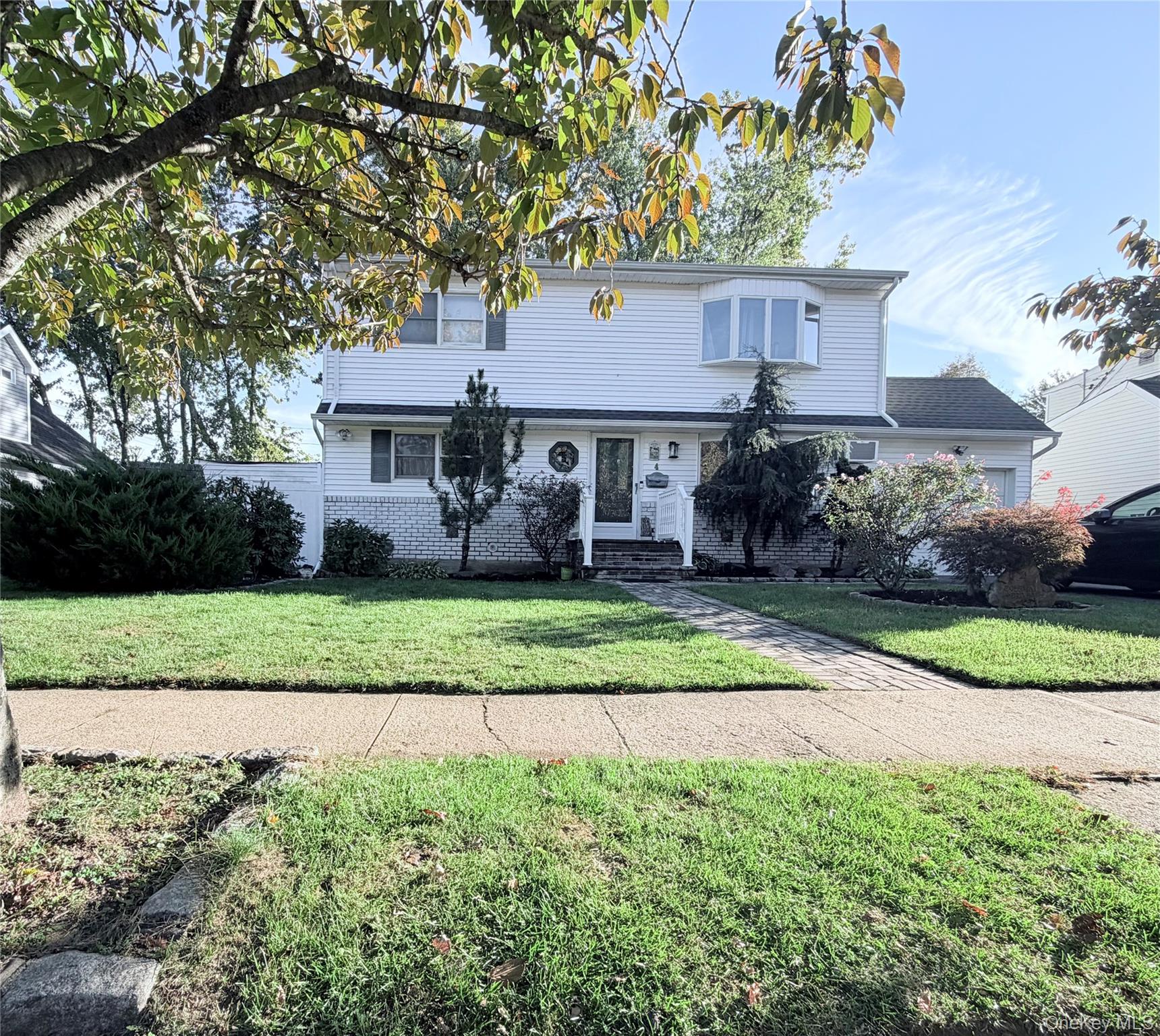 4 Colonial Drive — photo