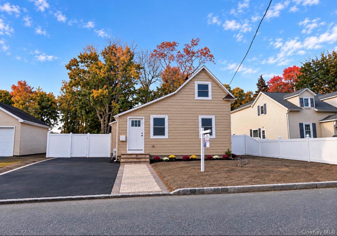 43 Old Commack Road — photo