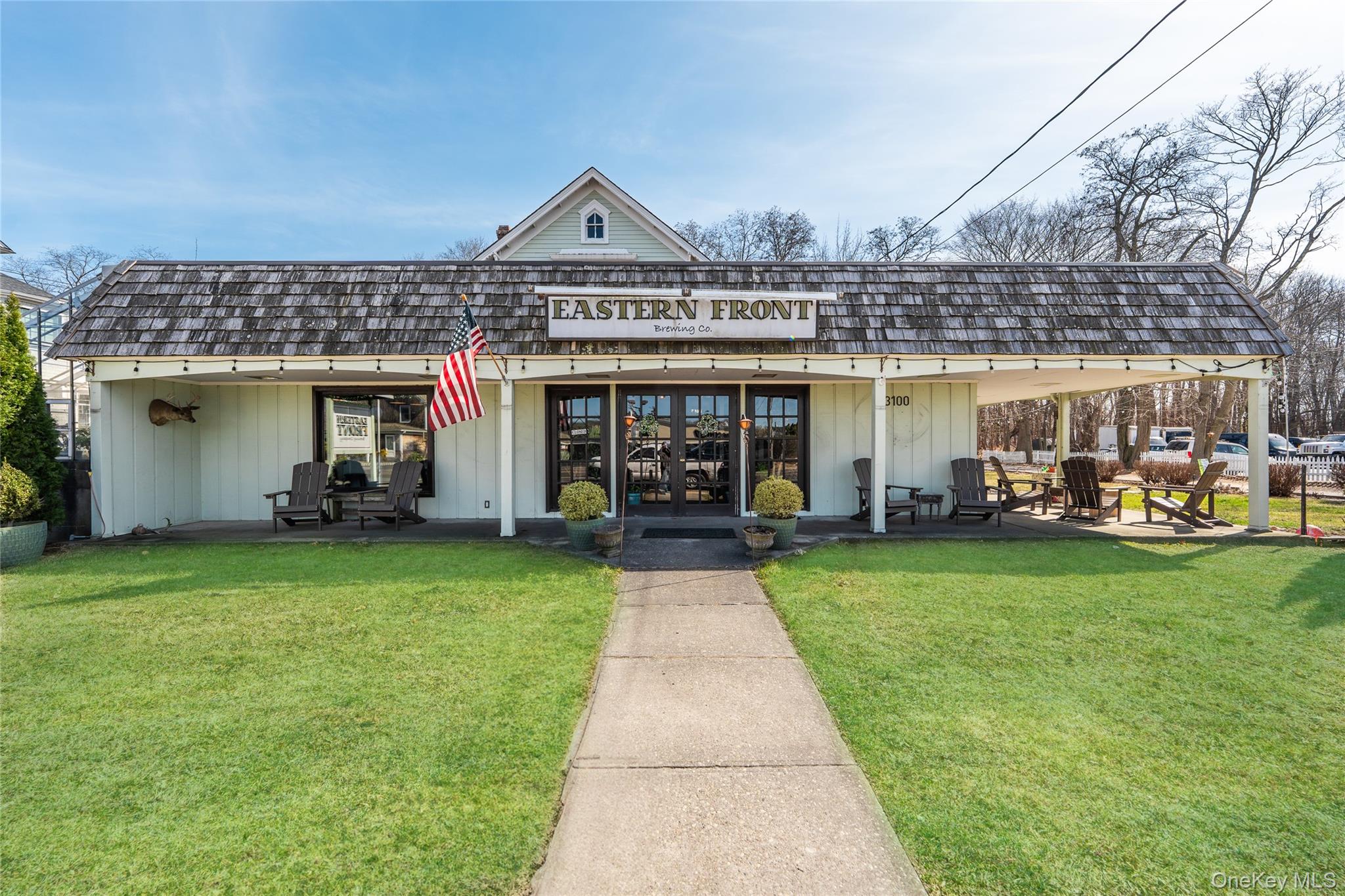13100 Main Road — photo