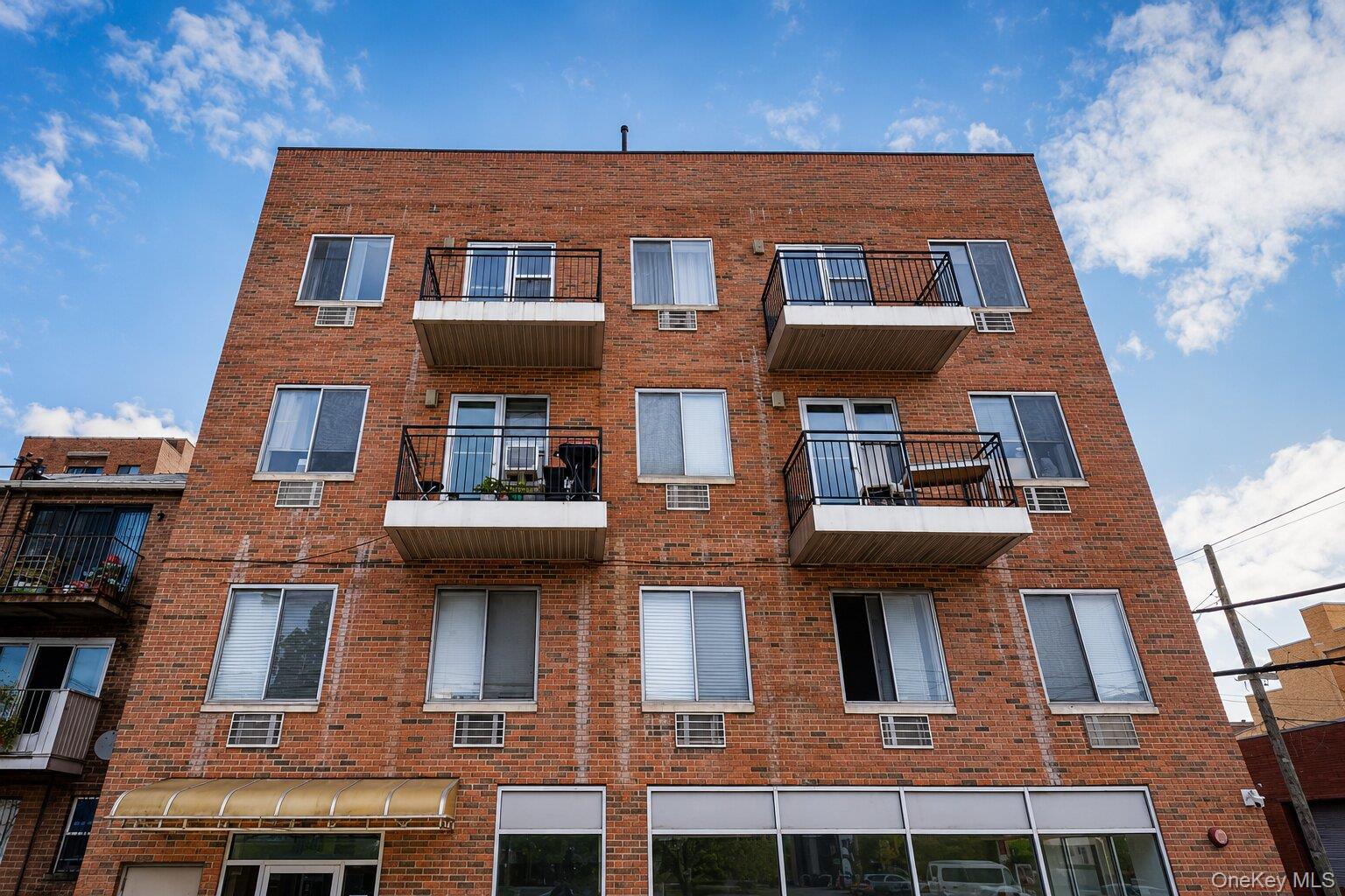 31-53 Linden Place 2E — photo