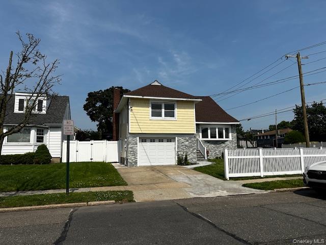 558 Oxford Road — photo