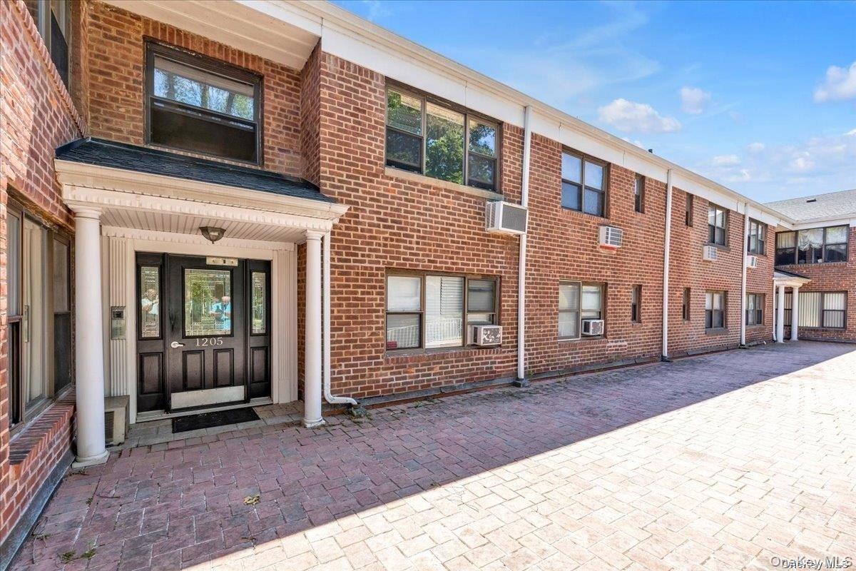 1205 E Broadway F-13 — photo