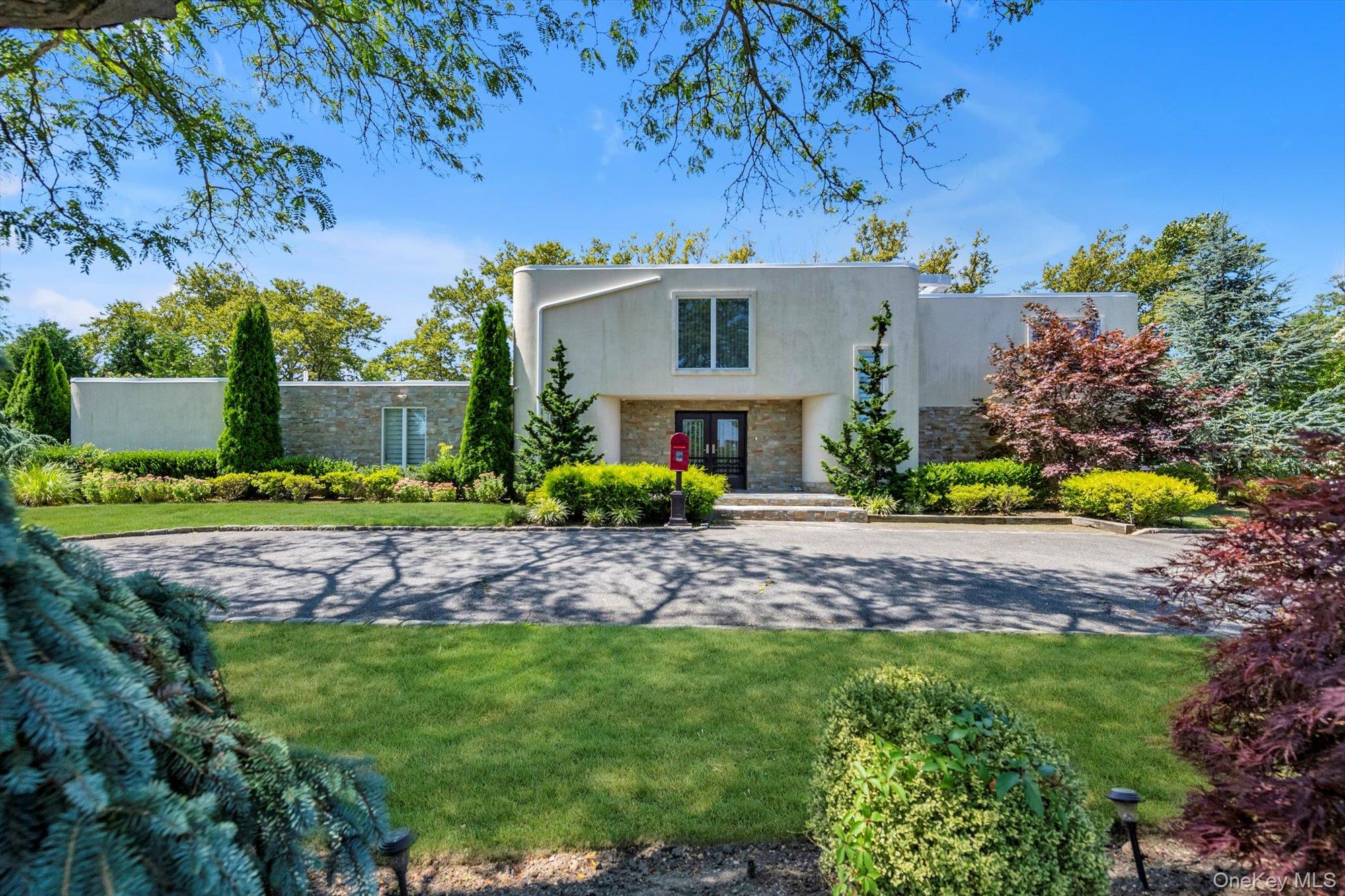 10 Macy Drive — photo