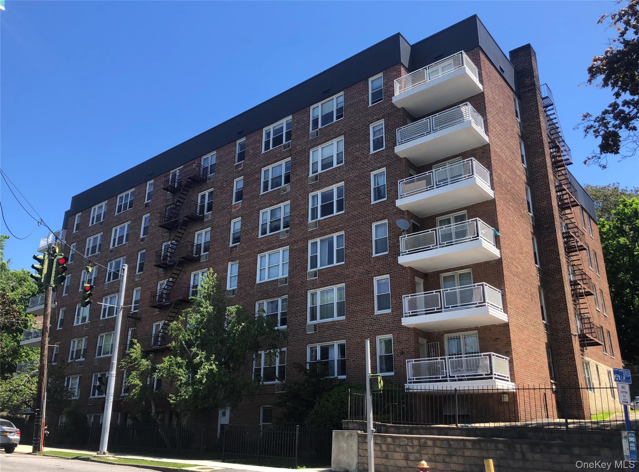 250 North Broadway Lb2 — photo