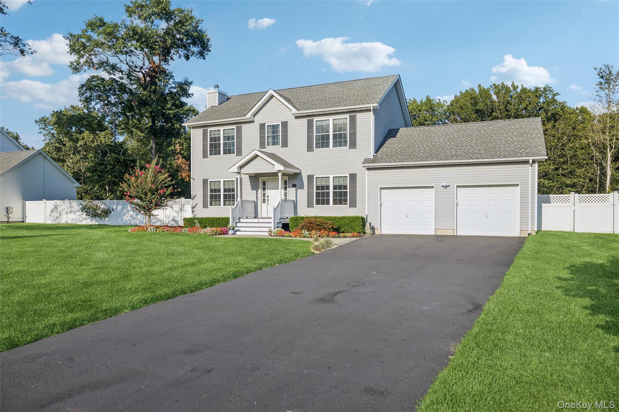 16 Mastro Court — photo