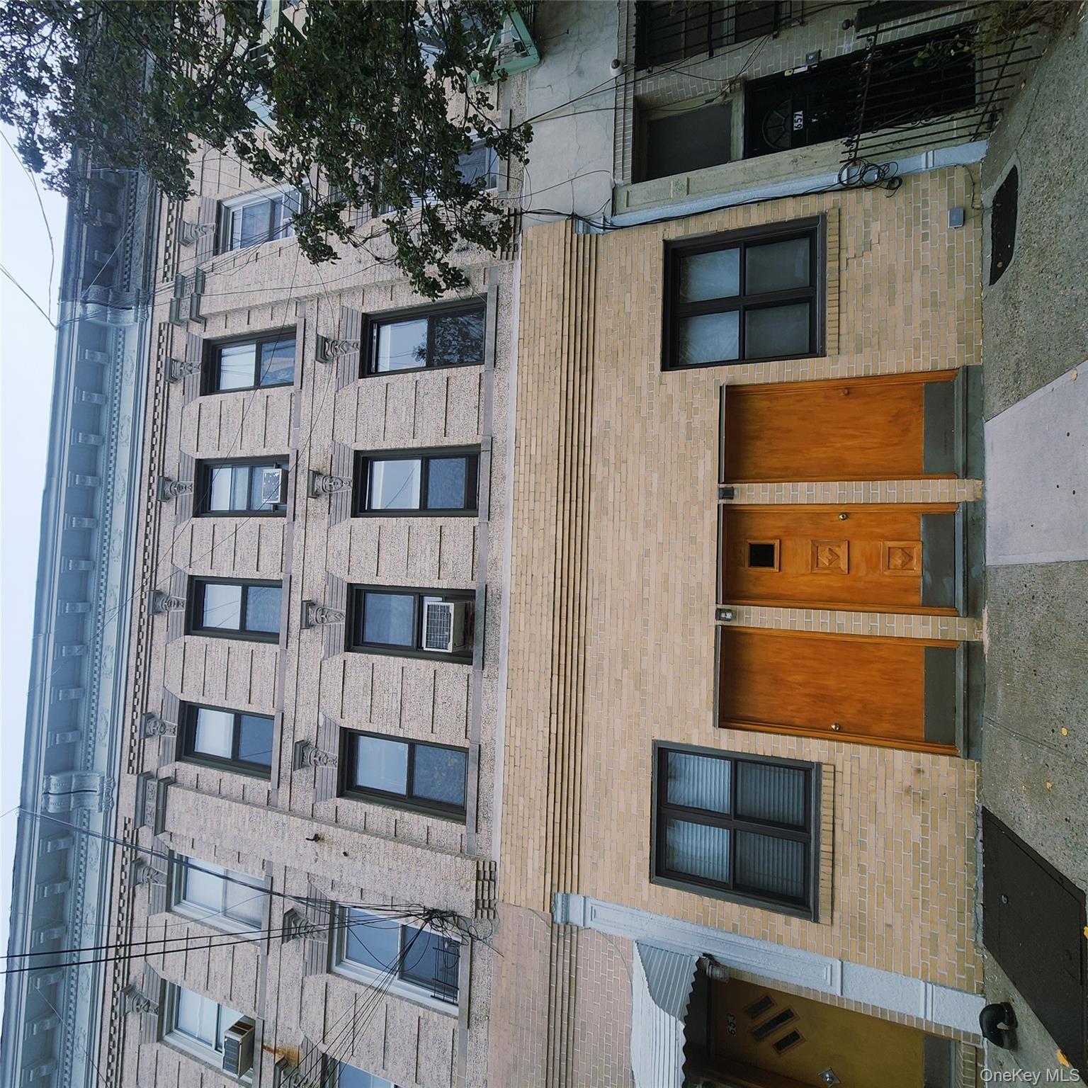 655 Woodward Avenue — photo
