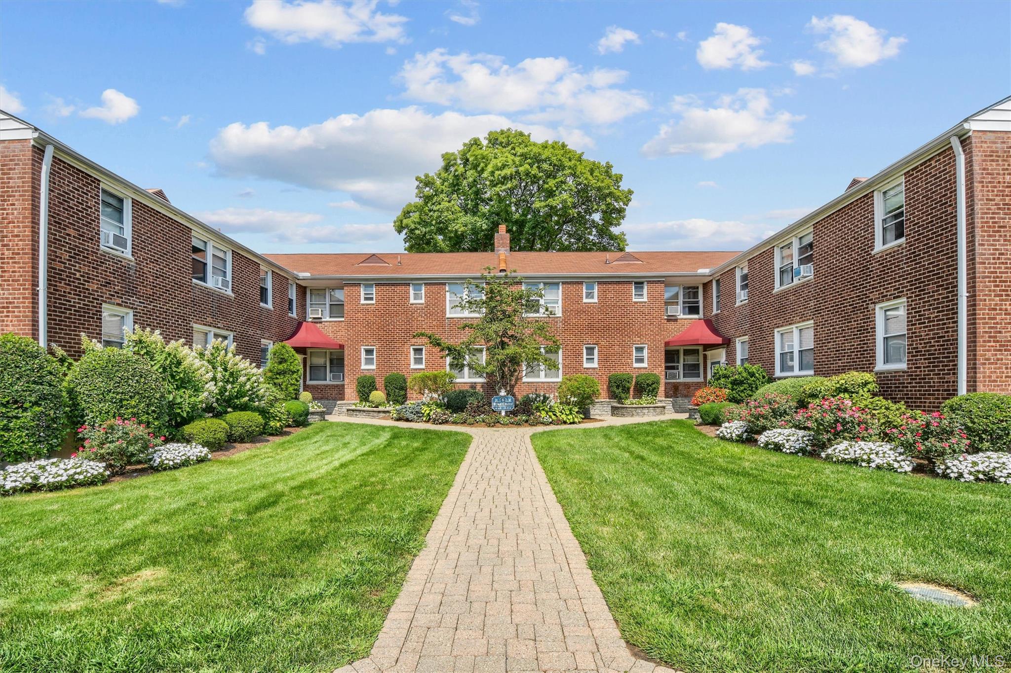 6 Bryant Crescent 1H — photo