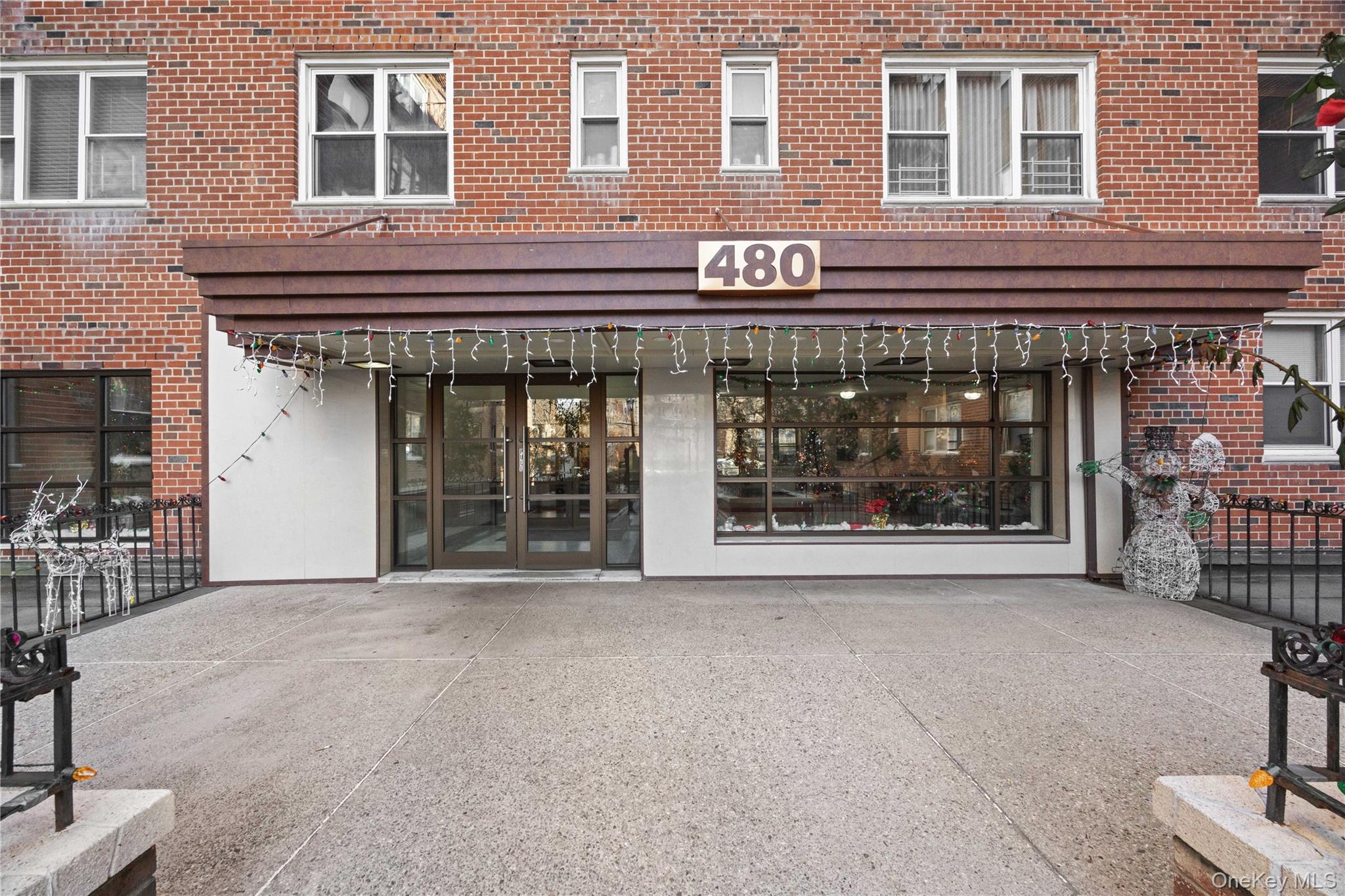 480 Riverdale 2U — photo