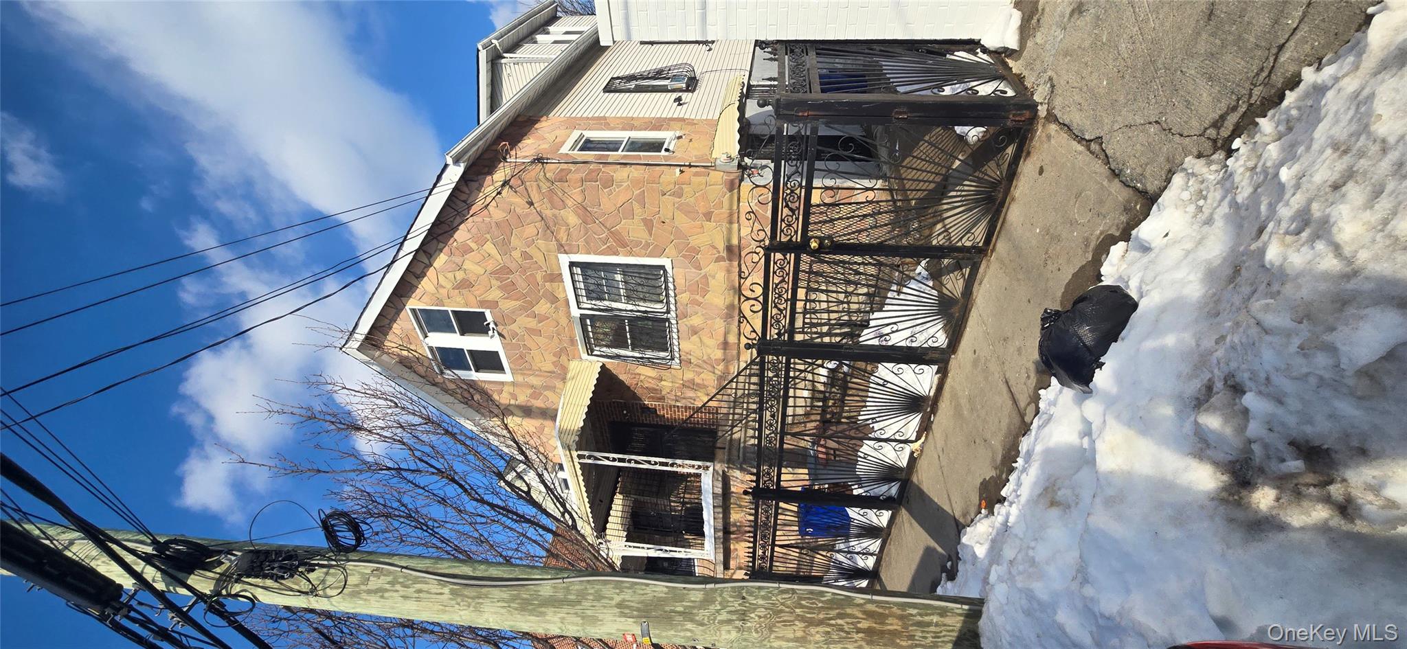 612 Saint Lawrence Avenue — photo