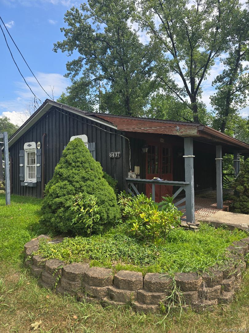 6437 Route 209 — photo