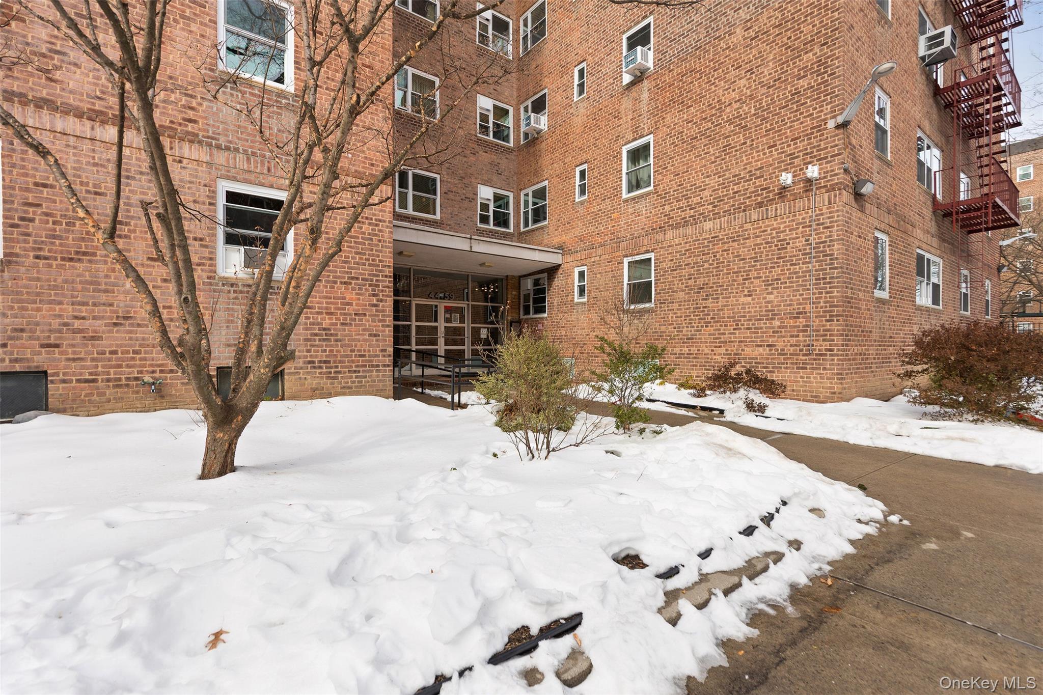 44-59 Kissena Boulevard 4J — photo