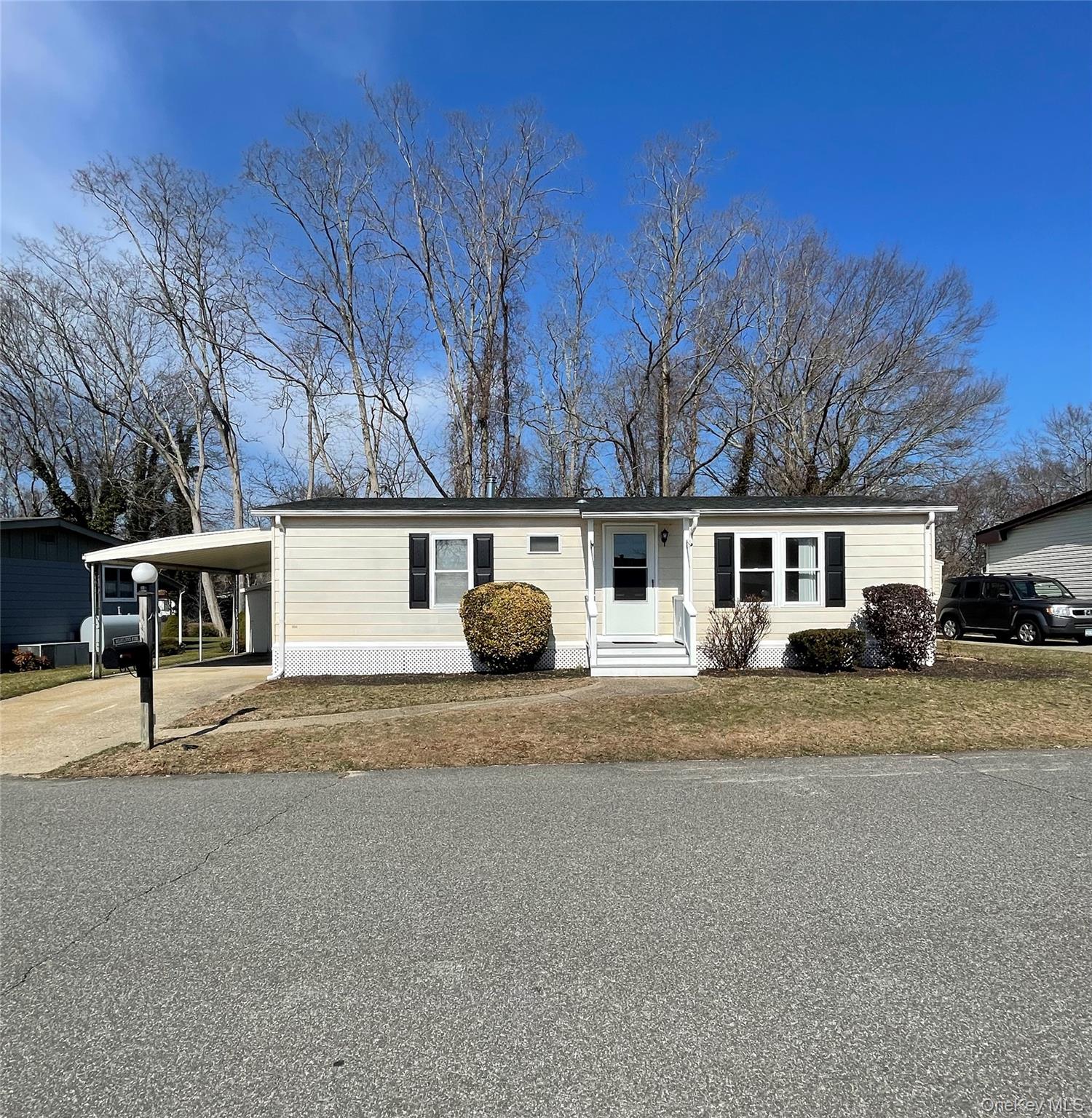 1661 Old Country Road 398 — photo