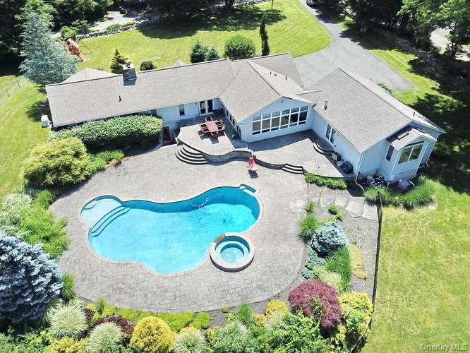 89 Spook Rock Road — photo