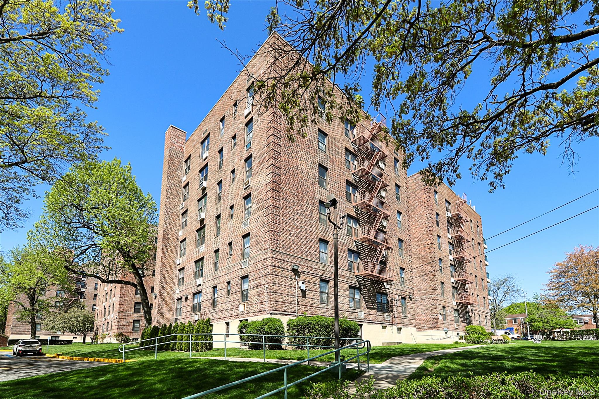 224-24 Union Turnpike 4H — photo