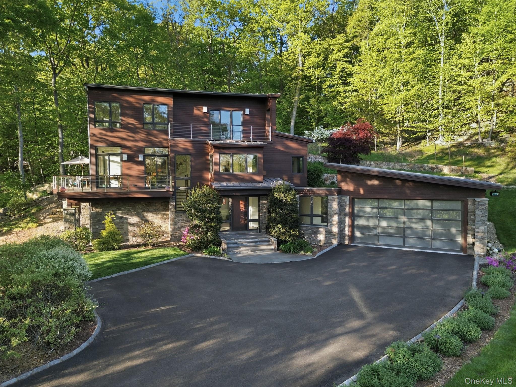 2 Lakeridge Drive — photo