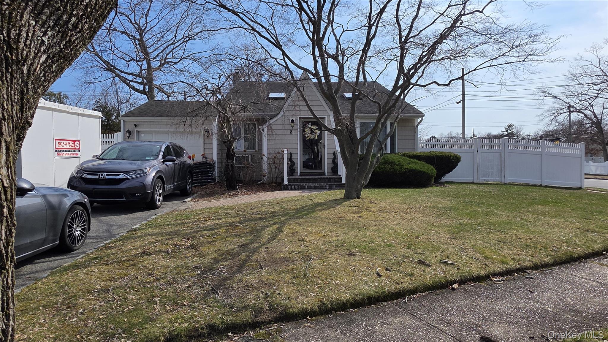 8 Lion Lane — photo