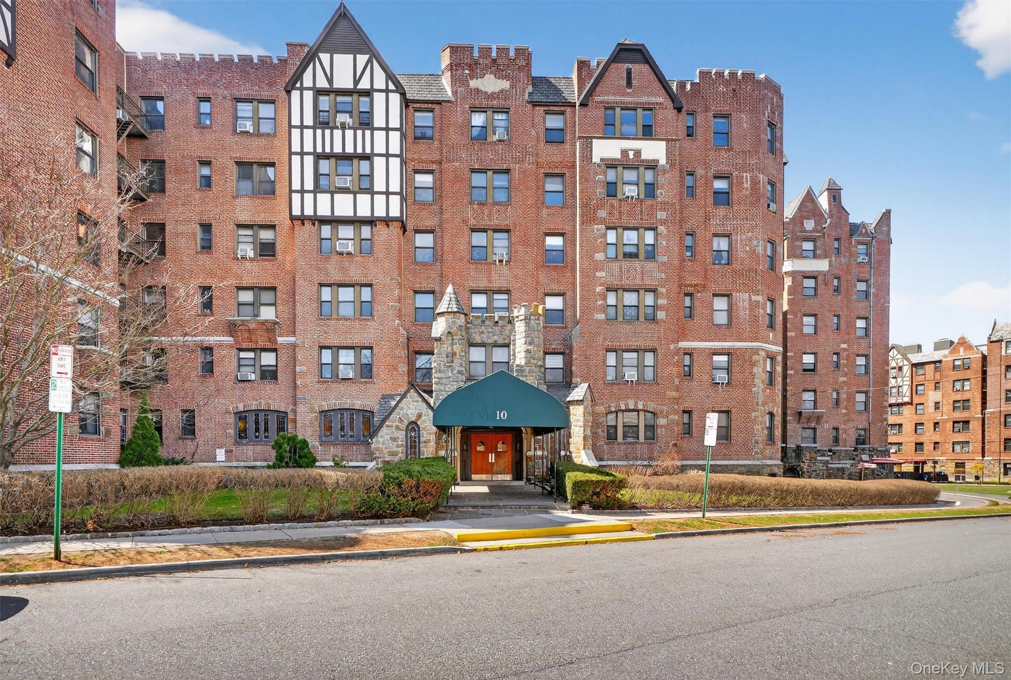 10 Nosband Avenue 1L — photo