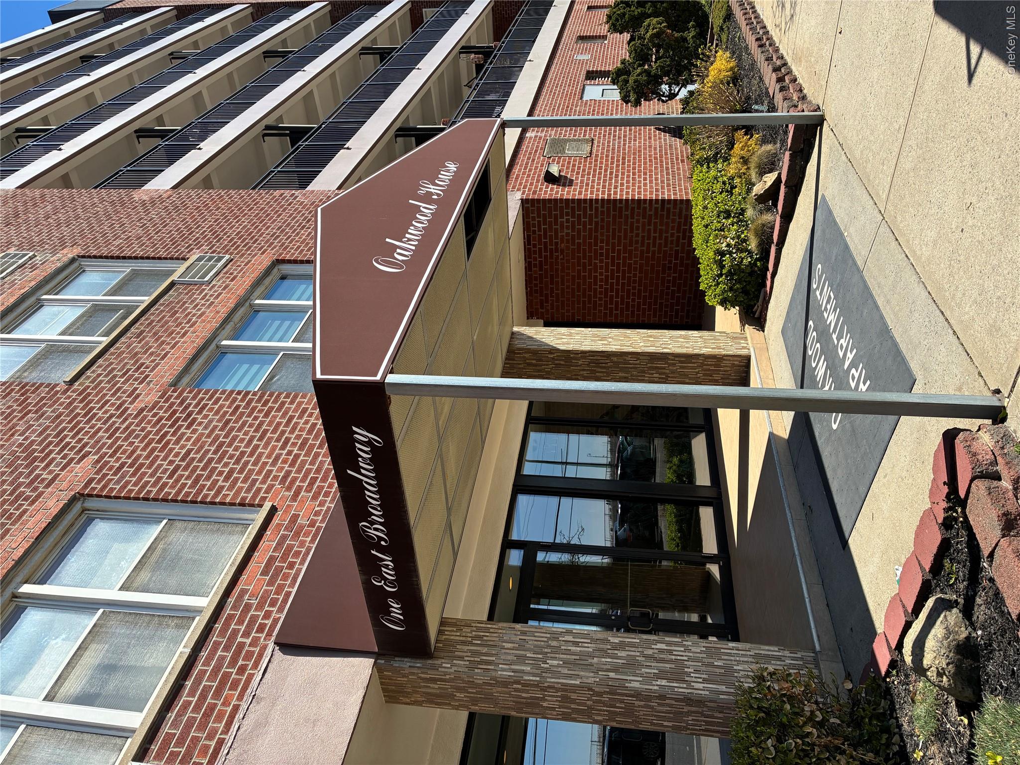 1 E Broadway 7B — photo