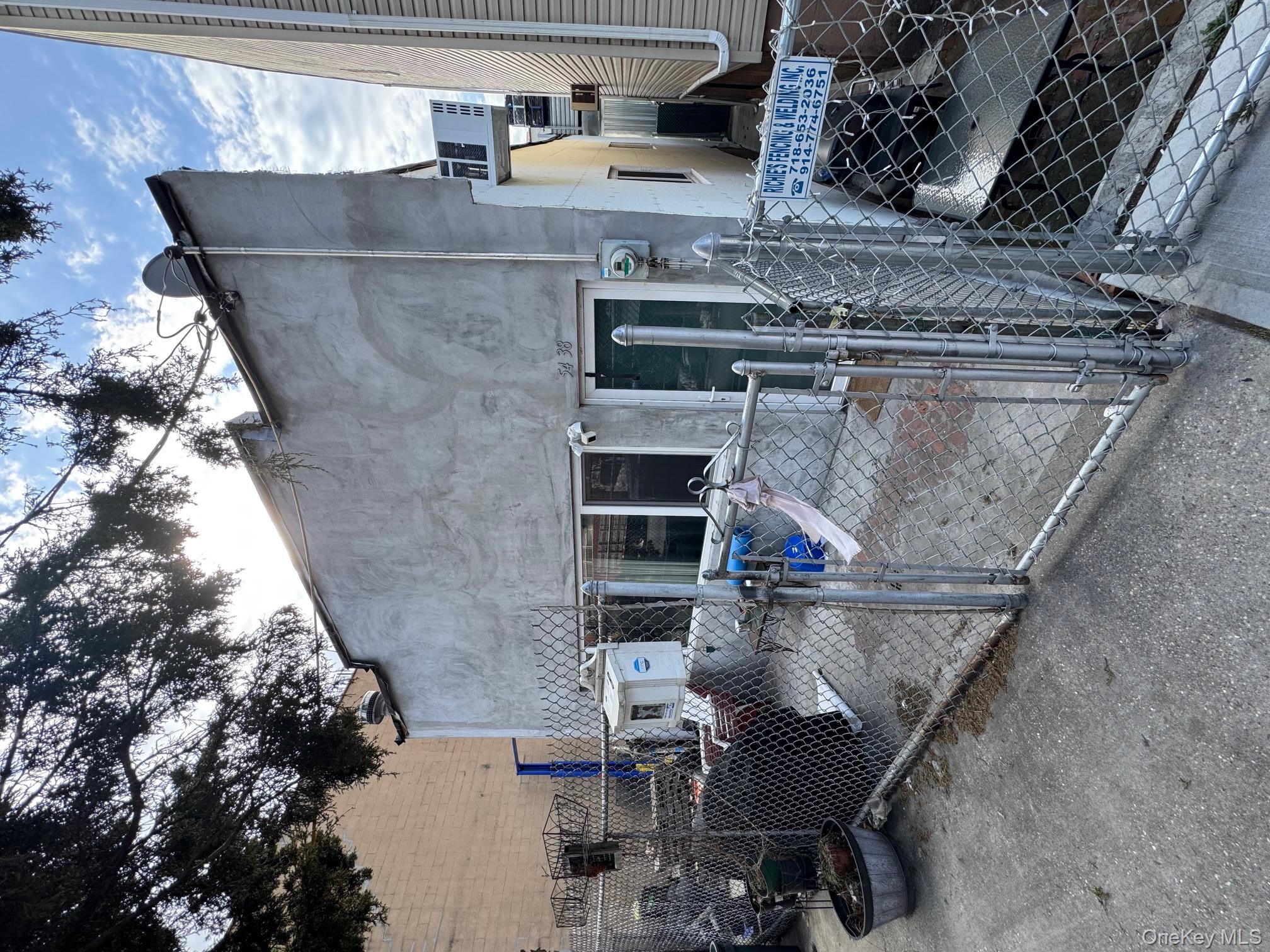 5438 46th Street — photo