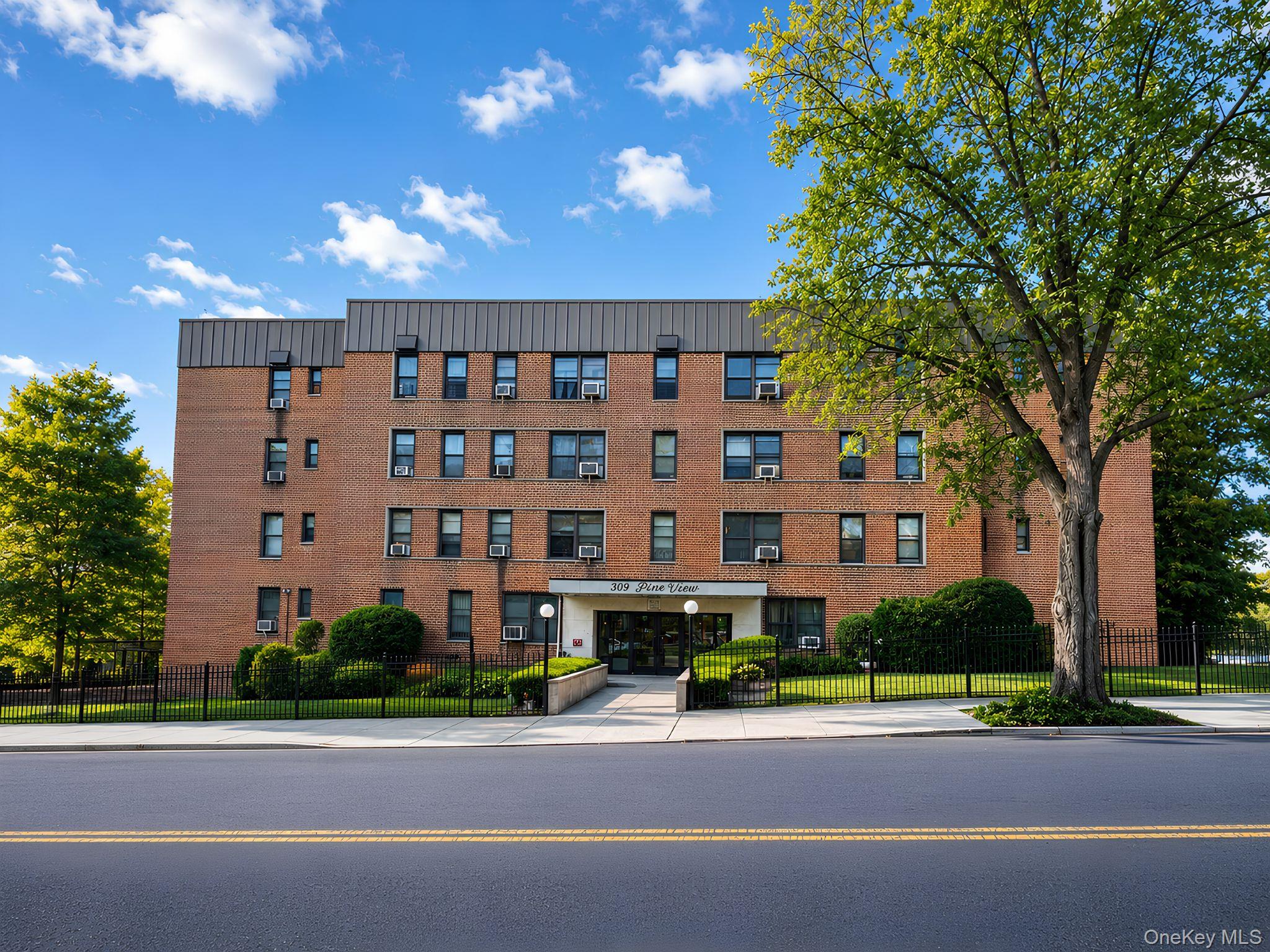 309 North Broadway 4K — photo