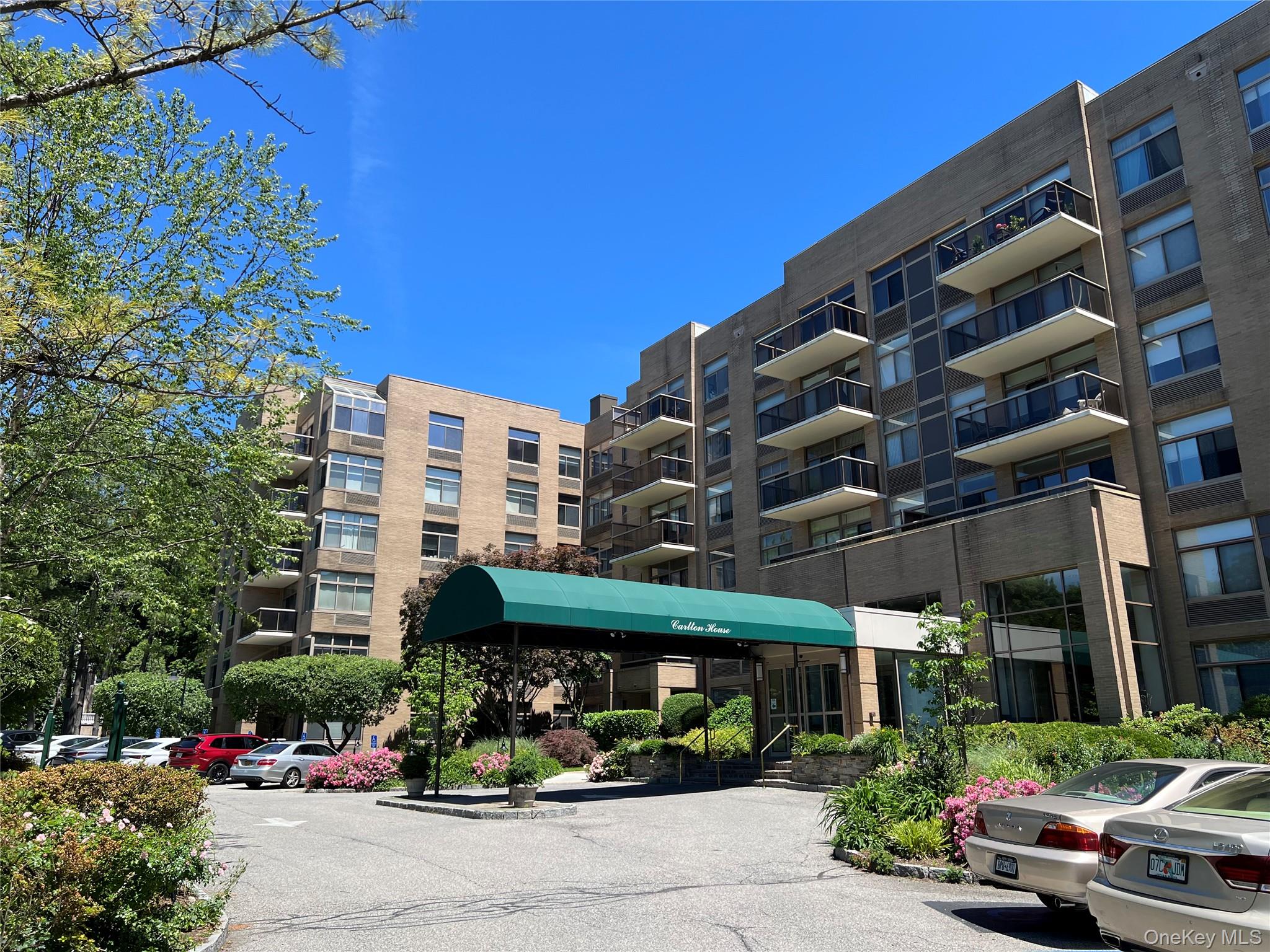 35 N Chatsworth Avenue 1J — photo