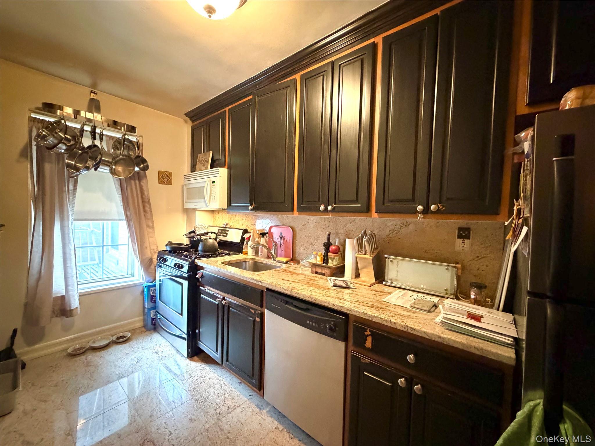 54-17 31 Avenue 3K — photo