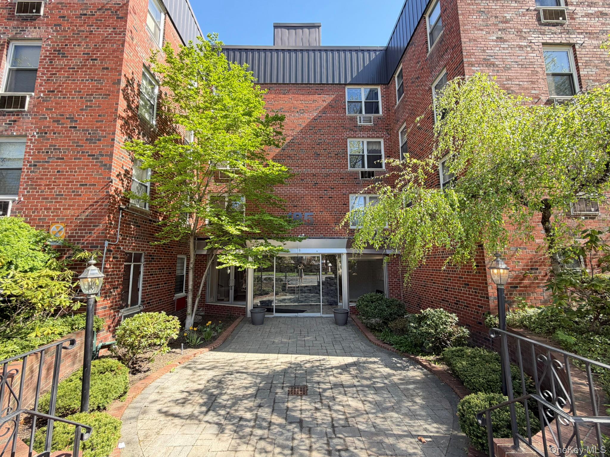 185 S Middle Neck Road 3G — photo