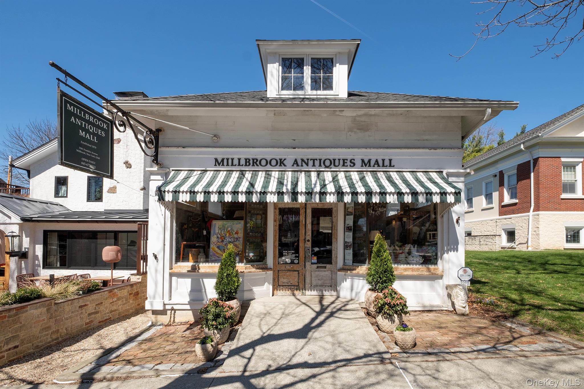 3301 Franklin Avenue — photo
