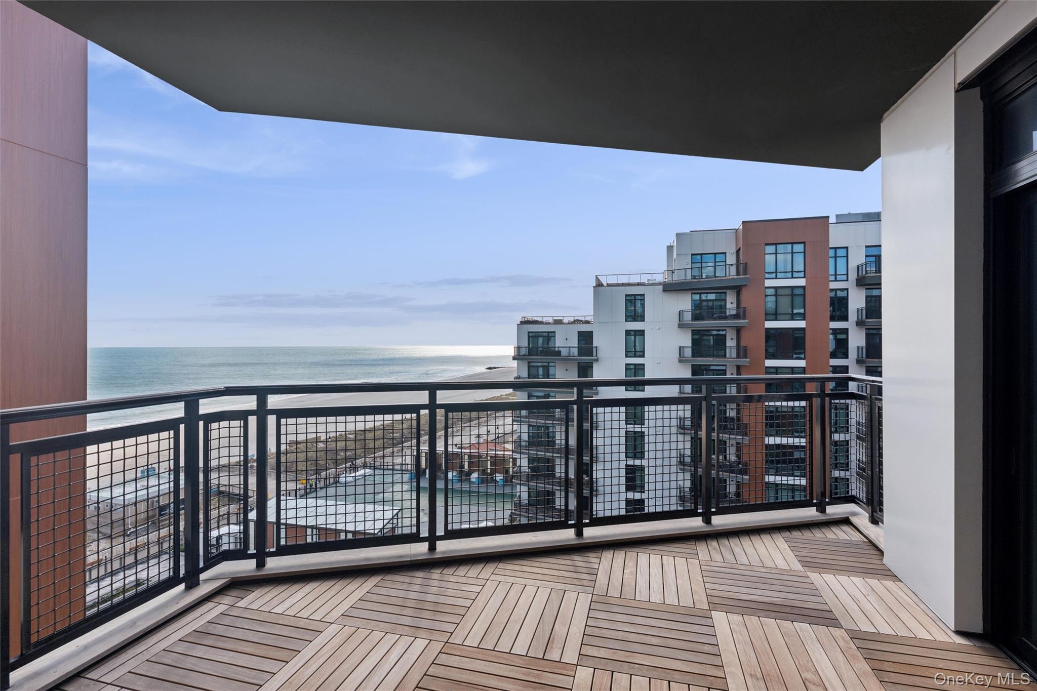140 Boardwalk 905 — photo