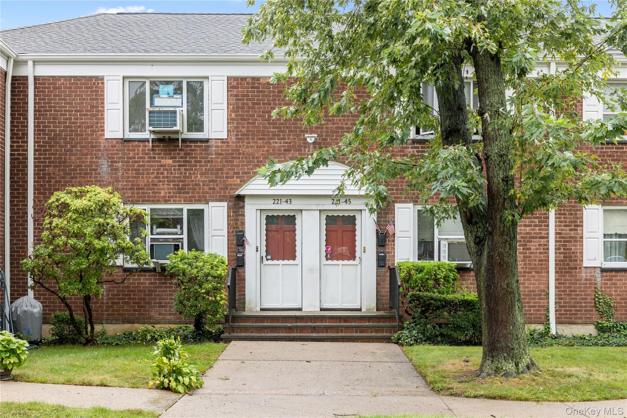 221-43 Manor Road (Upper) 1613 — photo