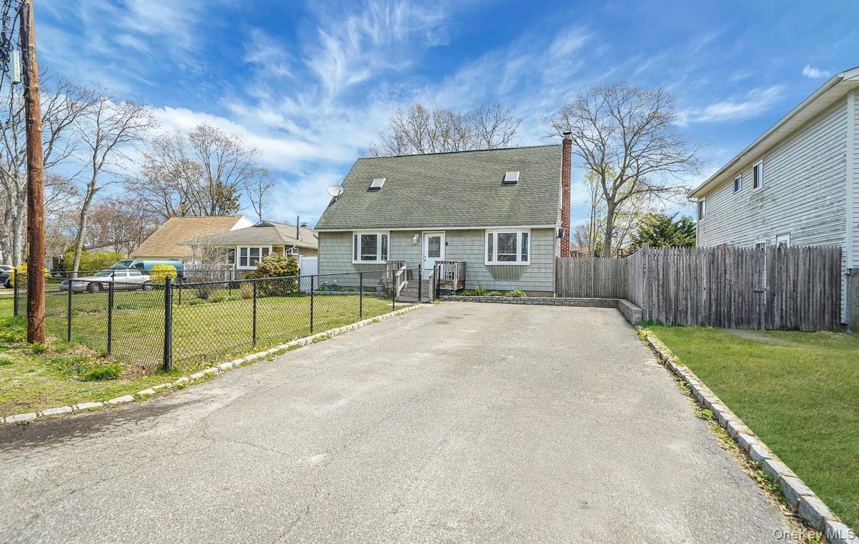 15 Maplewood Drive — photo
