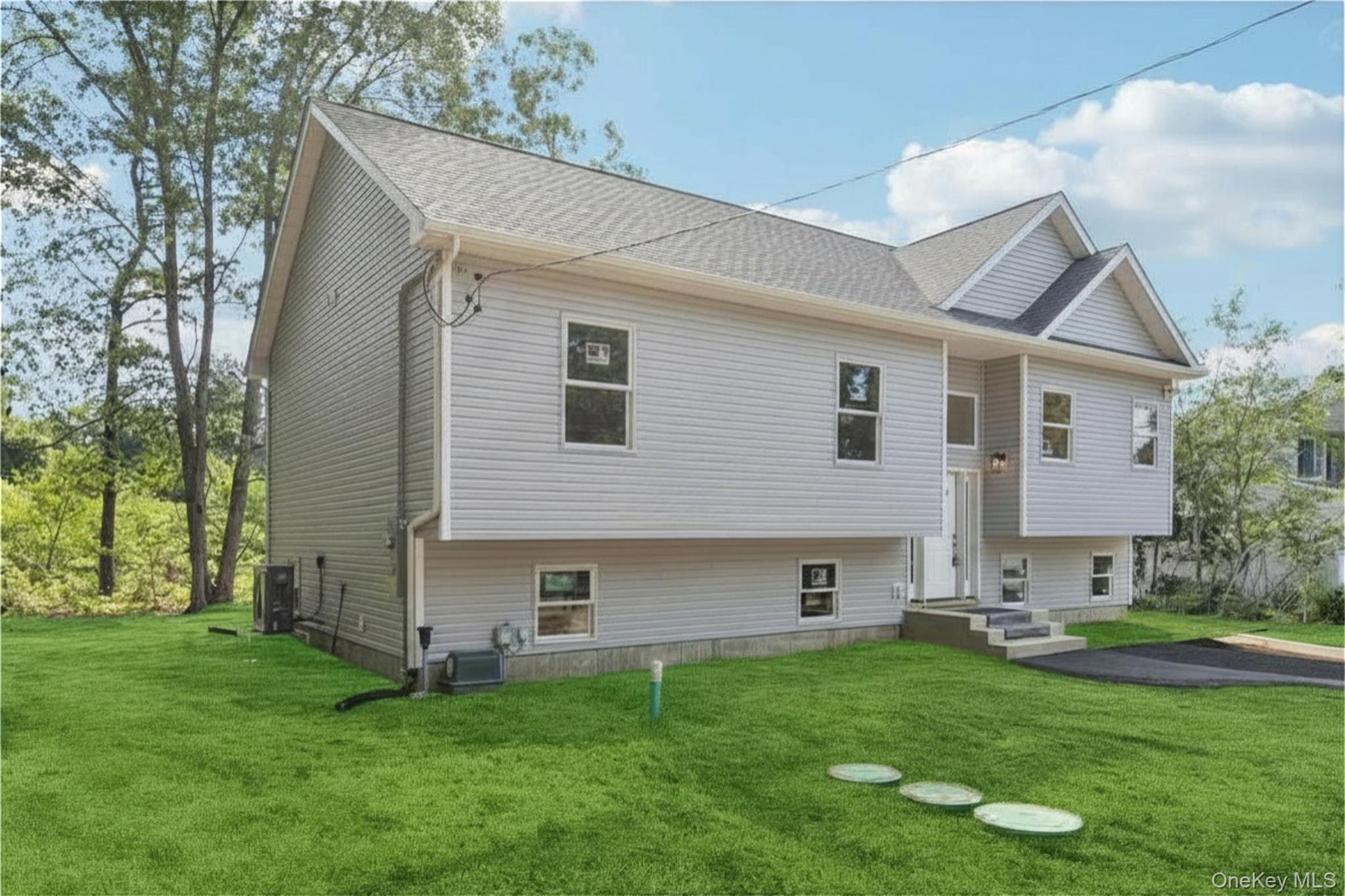 511 Walker Avenue, Brookhaven, NY 11772 — photo 2