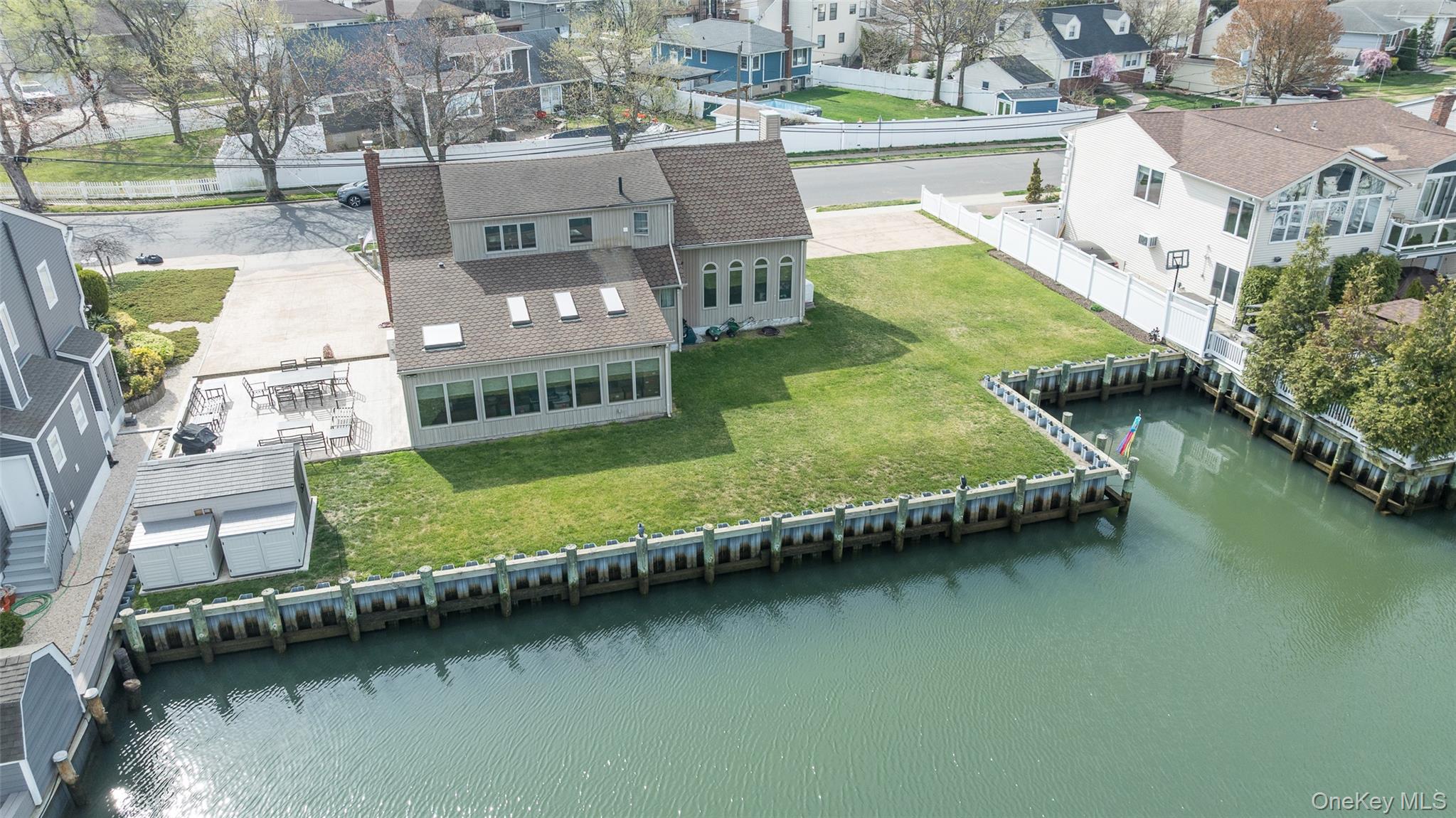 3414 Riverside Drive — photo