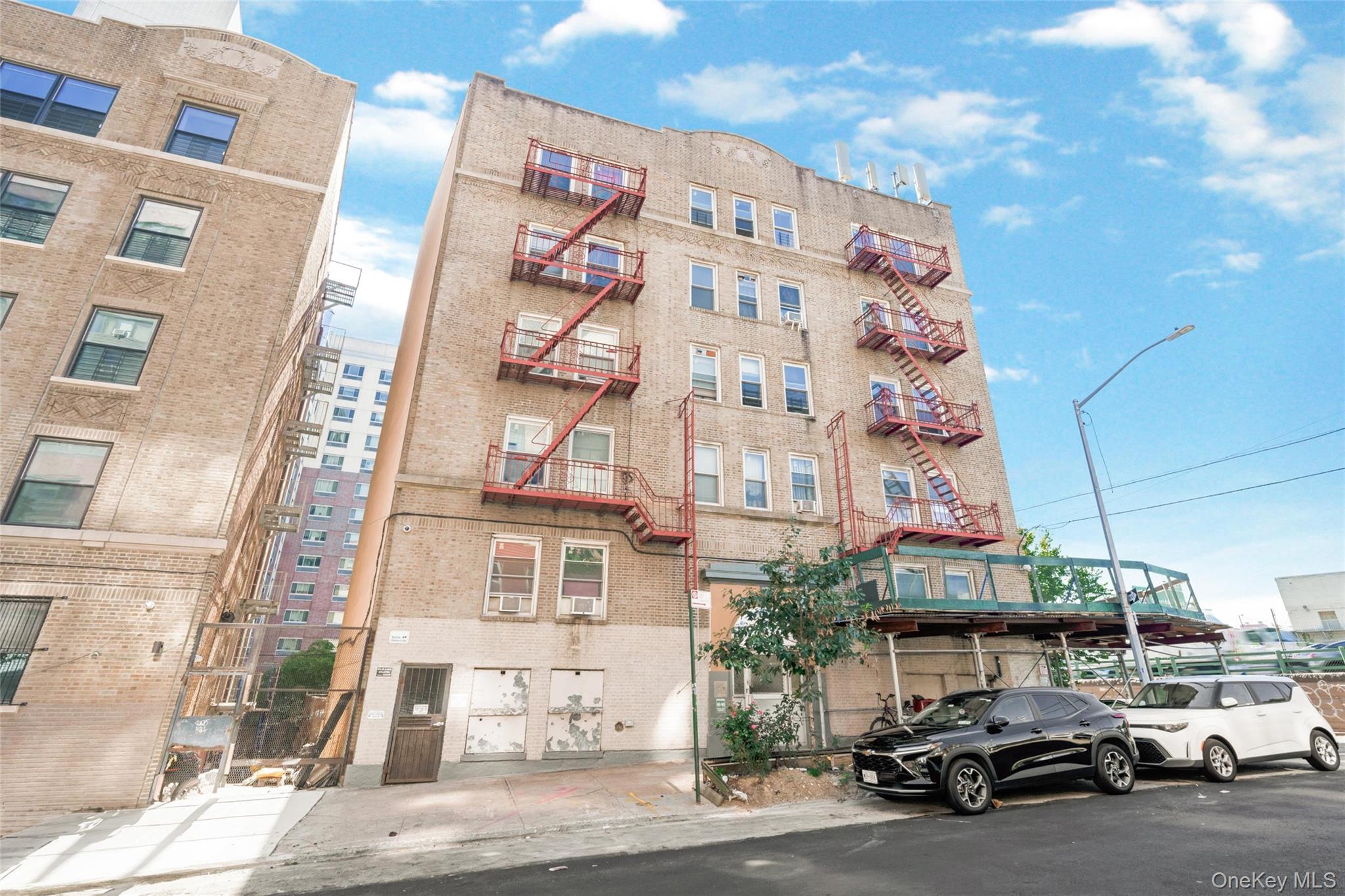 1898 Longfellow Avenue E4 — photo