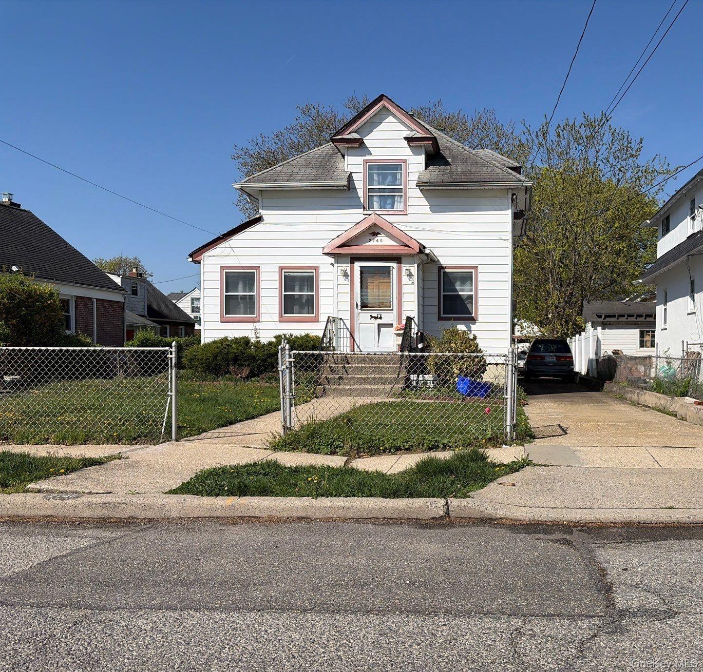 2746 Park Avenue — photo