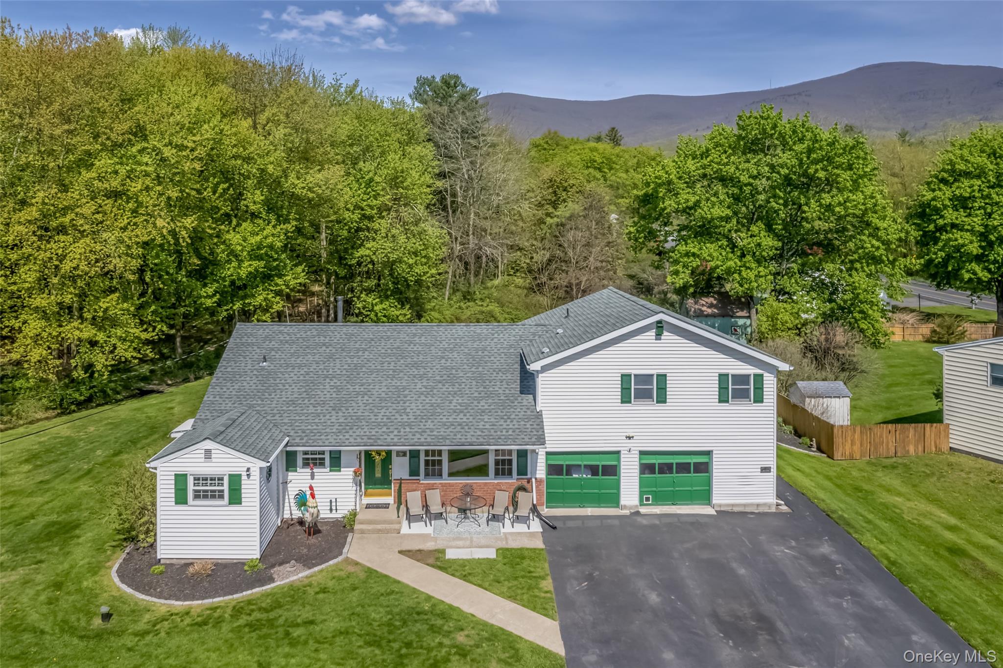 110 Cottontail Lane — photo