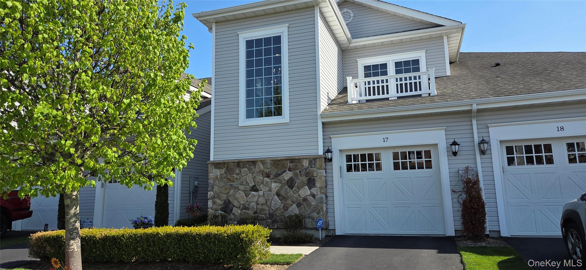 17 Greentree Court — photo