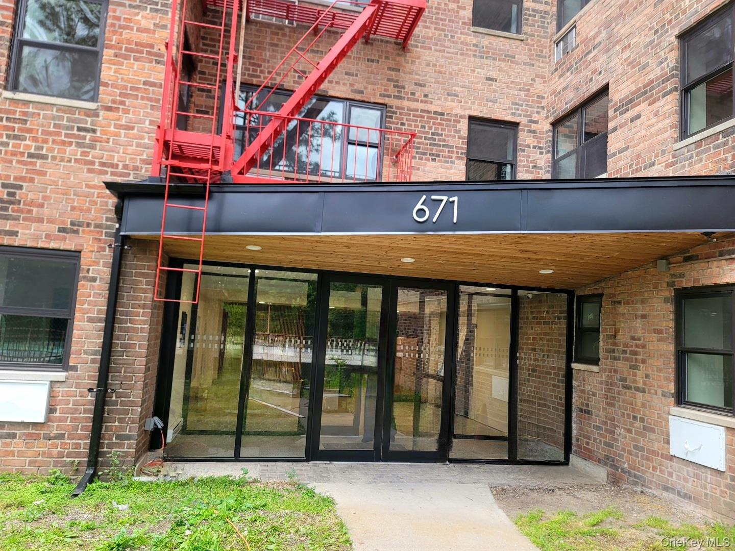 671 Bronx River Road 4N — photo