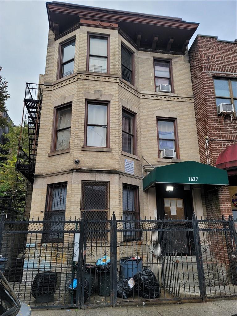 1637 Nelson Avenue — photo