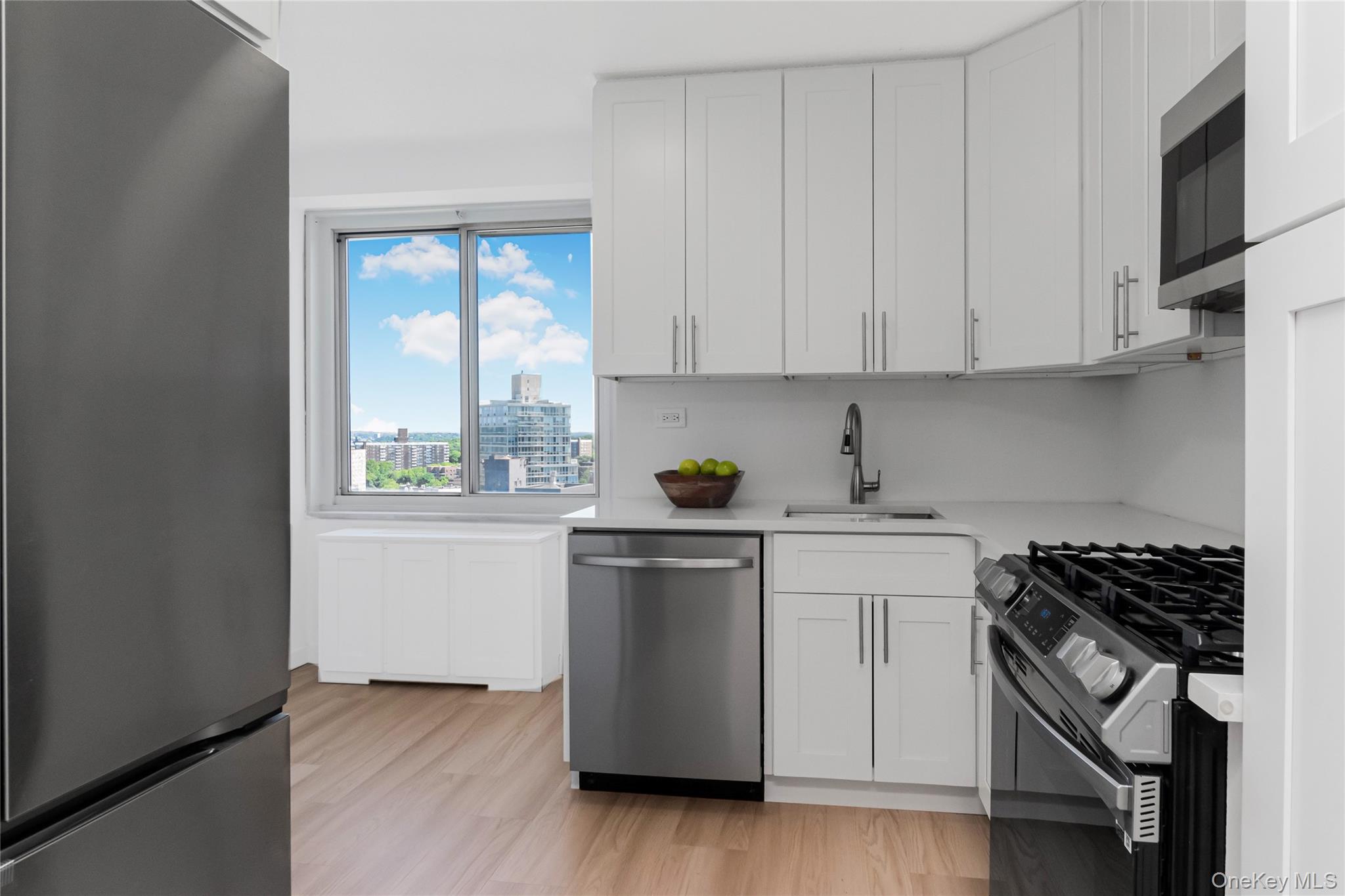 3333 Henry Hudson Parkway 21R — photo